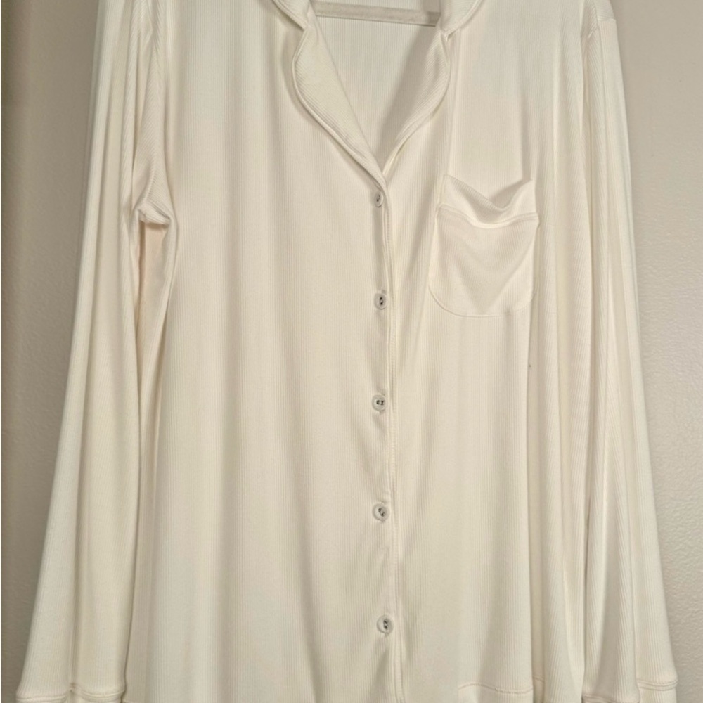 Skims top and bottom pajama set